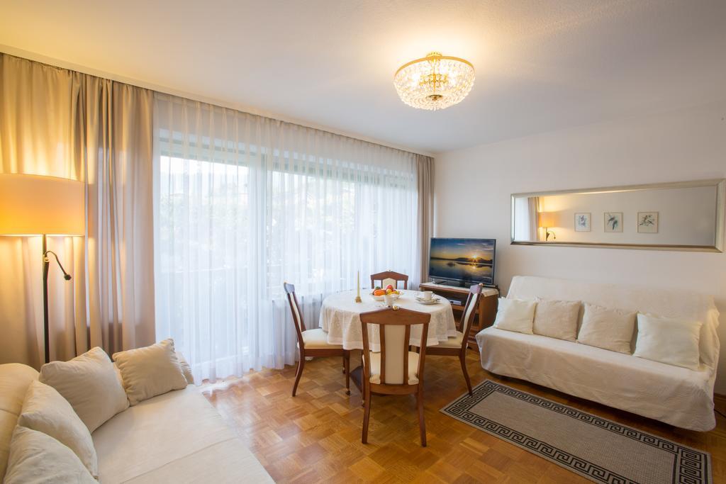 Landhaus Alpenblick Apartment Гармиш-Партенкирхен Стая снимка