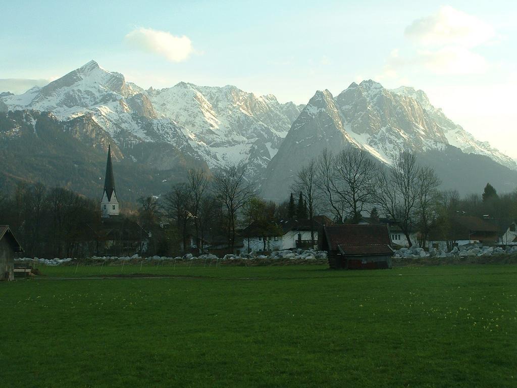 Landhaus Alpenblick Apartment Гармиш-Партенкирхен Екстериор снимка